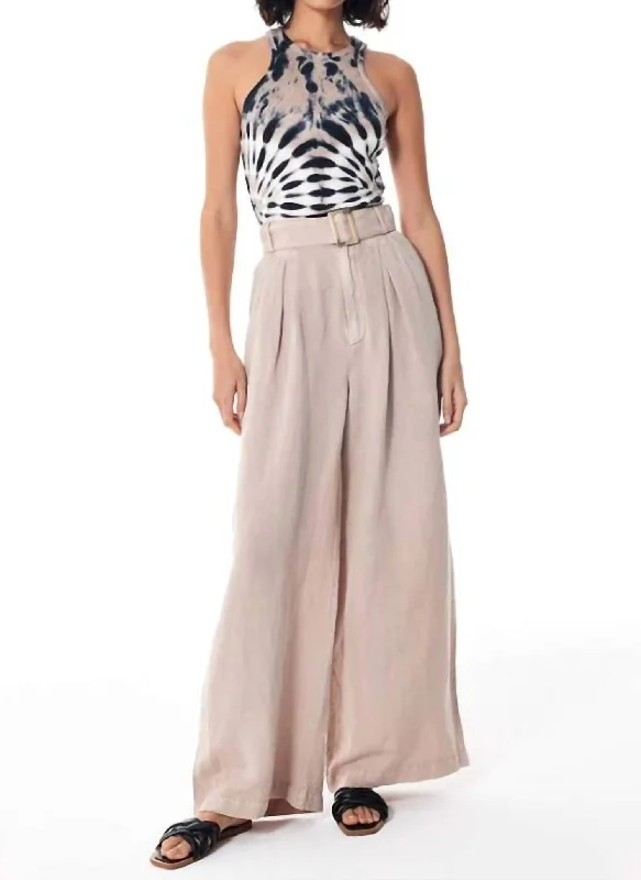 Velvet wide leg jeans for women in a luxurious and trendy styleHope Trouser In Sandstone Velvet wide leg jeans for women in a luxurious and trendy styleHope Trouser In Sandstone