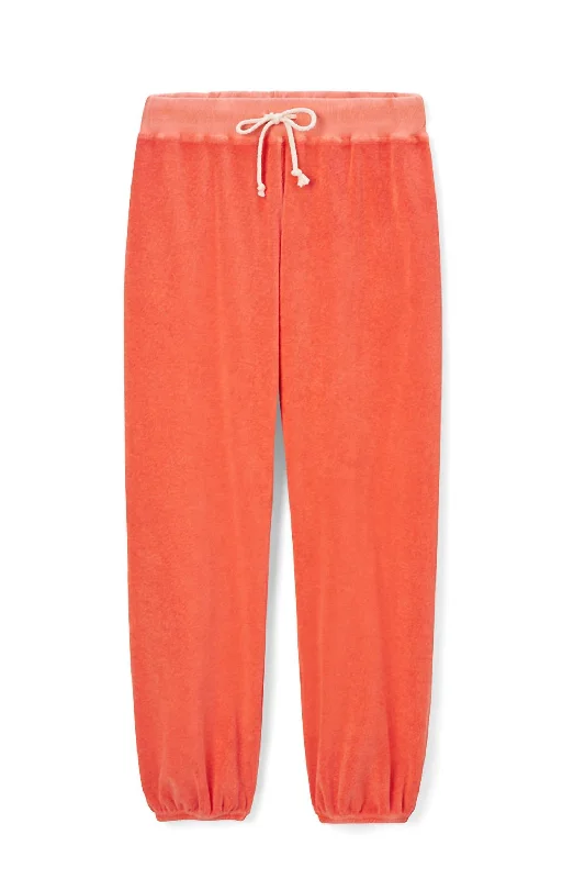 Printed cigarette pants for women in a trendy patternWomen's Gogo Jogger In Setting Sun Printed cigarette pants for women in a trendy patternWomen's Gogo Jogger In Setting Sun