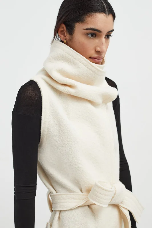 Long wool coats with a fur - lined collar for extra warmthErica Vest