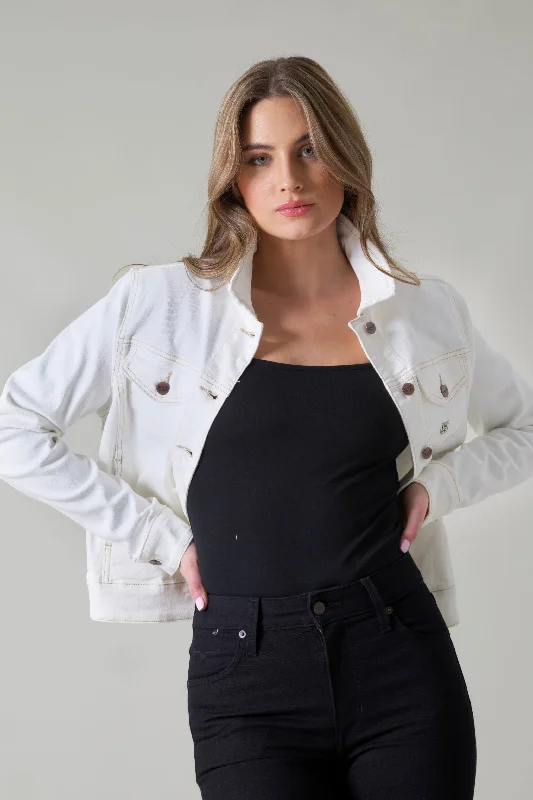 Trench coats with a belt and a side slit for a more feminine lookWinslow Jacket