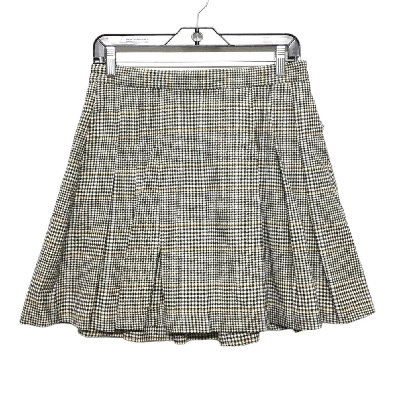 Long skirts with a slit up the frontBlack & Cream Skirt Mini & Short Free Assembly, Size 4 Long skirts with a slit up the frontBlack & Cream Skirt Mini & Short Free Assembly, Size 4