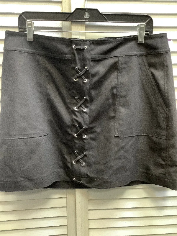 Tiered midi skirts with a modern twistBlack Skirt Midi Express, Size 14