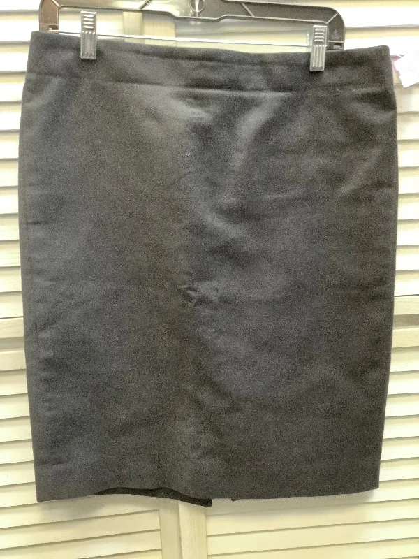 Printed chiffon skirts with a ruffled hemBlack Skirt Midi J. Crew, Size 12