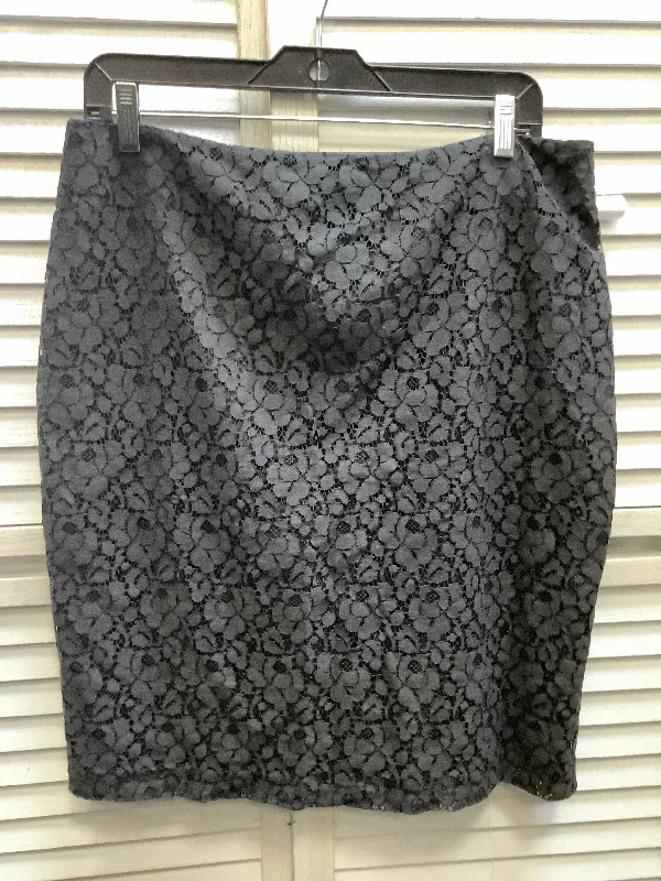 Long skirts with a tiered lace designBlack Skirt Mini & Short New York And Co, Size 12 Long skirts with a tiered lace designBlack Skirt Mini & Short New York And Co, Size 12