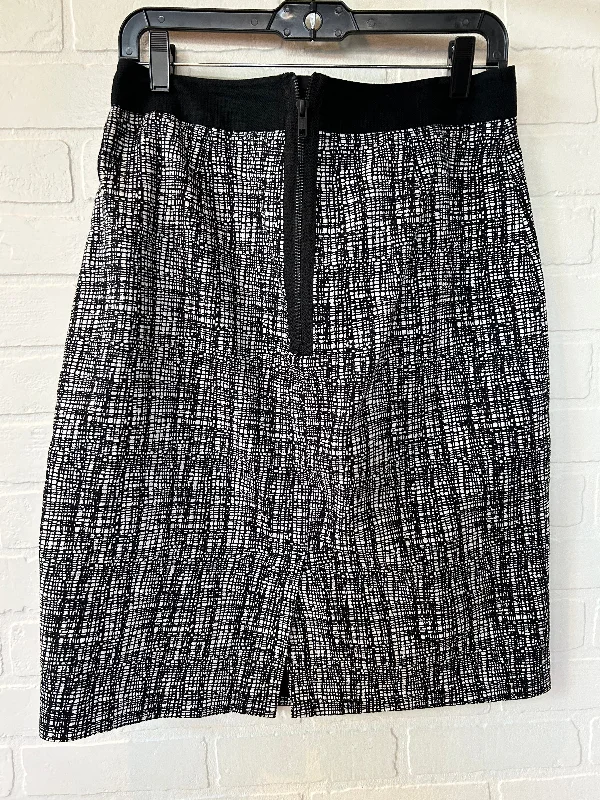 Printed skirts featuring geometric patternsBlack & White Skirt Mini & Short Halogen, Size 12petite Printed skirts featuring geometric patternsBlack & White Skirt Mini & Short Halogen, Size 12petite
