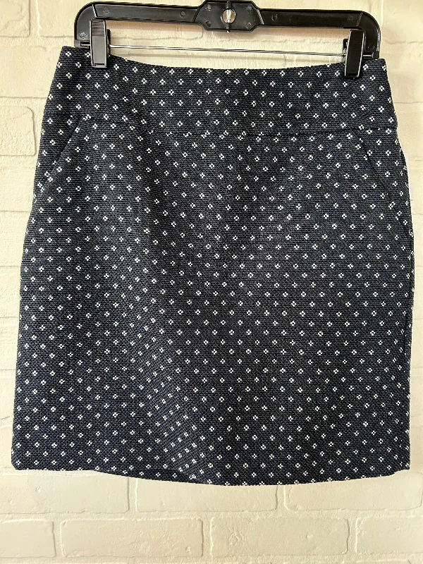 Skirts with an elastic waistband for comfortBlue & White Skirt Mini & Short Ann Taylor, Size 6 Skirts with an elastic waistband for comfortBlue & White Skirt Mini & Short Ann Taylor, Size 6