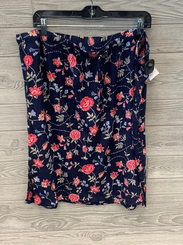 Skirts with a hidden back zipperFloral Print Skirt Mini & Short Jaclyn Smith, Size 20