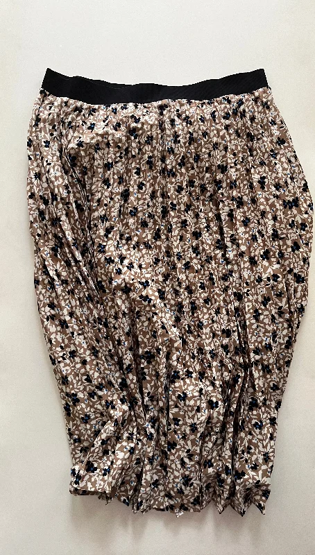 Tiered skirts for a fun and feminine silhouetteFloral Skirt Midi Ann Taylor O, Size L Tiered skirts for a fun and feminine silhouetteFloral Skirt Midi Ann Taylor O, Size L