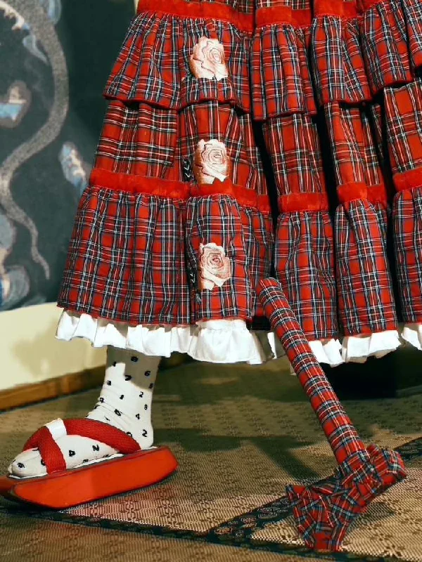 High waisted skirts with a pleated skirtPlaid Rose Embroidery Cake Skirt【s0000007747】