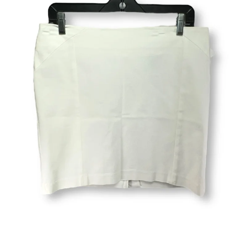 Skirts with a scalloped edge hemWhite Skirt Mini & Short Dalia, Size 10