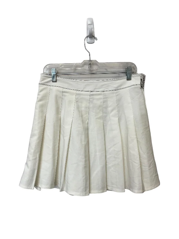 Tiered skirts in a monochromatic color schemeWhite Skirt Mini & Short Shein, Size L Tiered skirts in a monochromatic color schemeWhite Skirt Mini & Short Shein, Size L