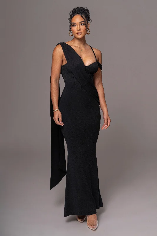 Maxi Dresses for Family Gatherings During HolidaysBlack Grand Entrance Drape Dress