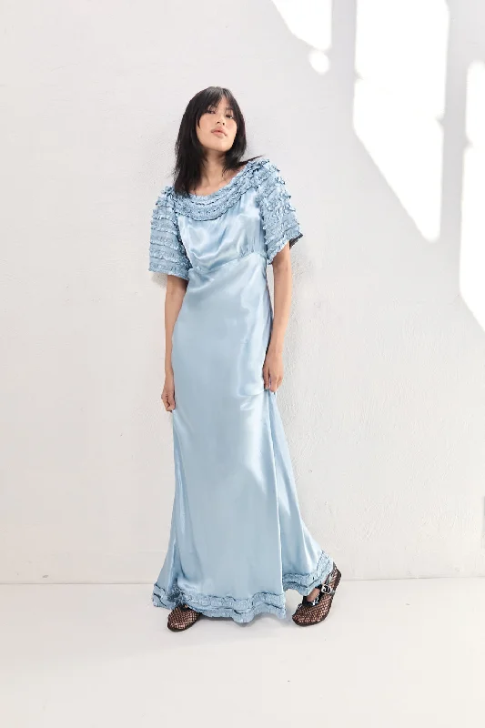 Maxi Dresses Decorated with Feathers for a Dazzling LookFreja Satin Maxi Dress Sky