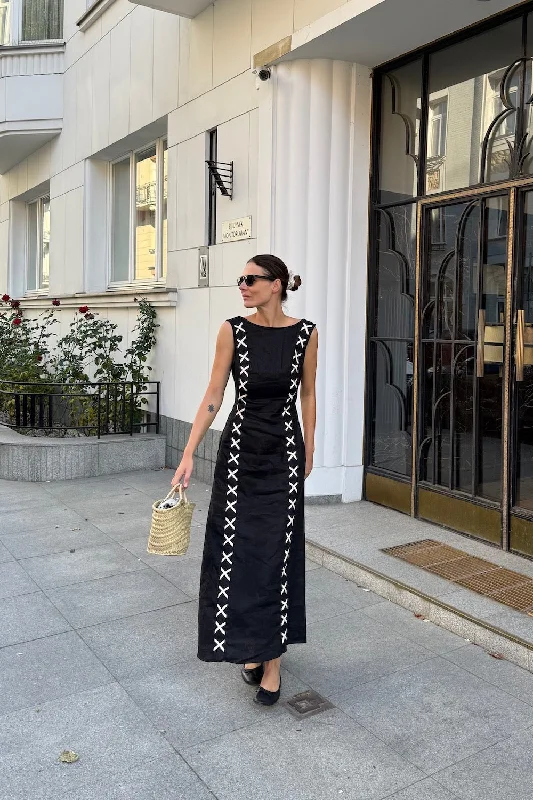 Maxi Dresses with Geometric Patterns for a Modern TwistMaja Linen Maxi Dress Black