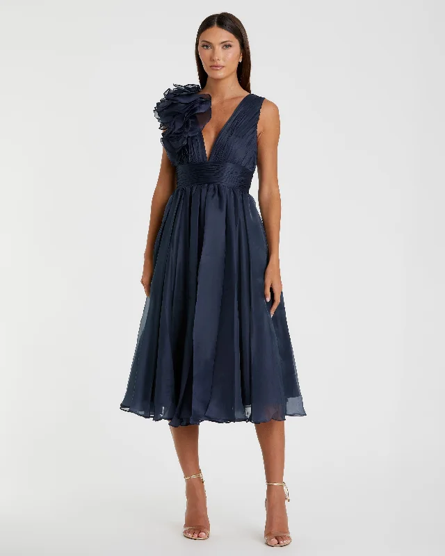 Midi dress for petite body types with proportionate sizingSleeveless Chiffon A-Line Tea Length Cocktail Dress Midi dress for petite body types with proportionate sizingSleeveless Chiffon A-Line Tea Length Cocktail Dress