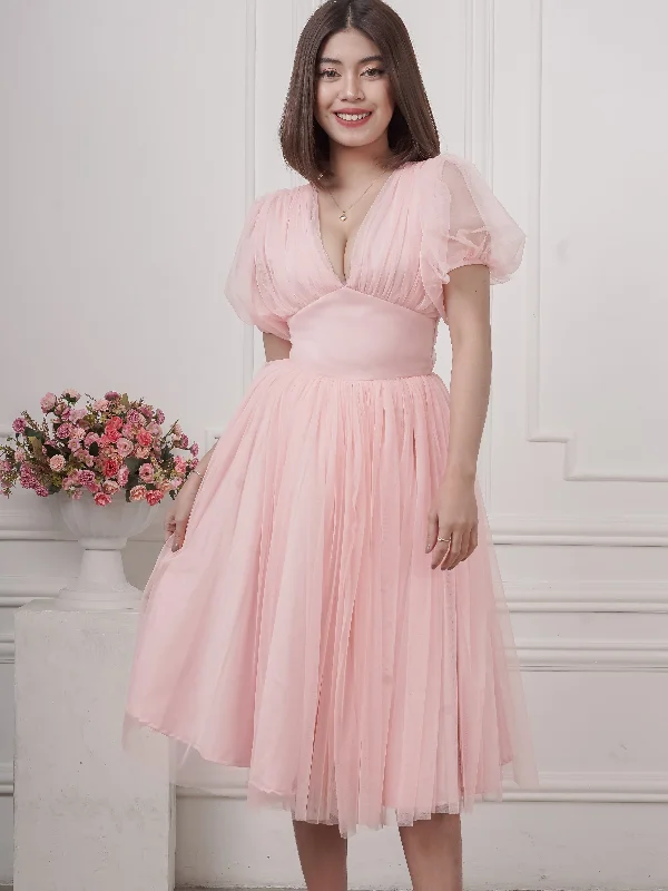 Vintage - inspired 50s midi dress with a classic silhouetteAmberly