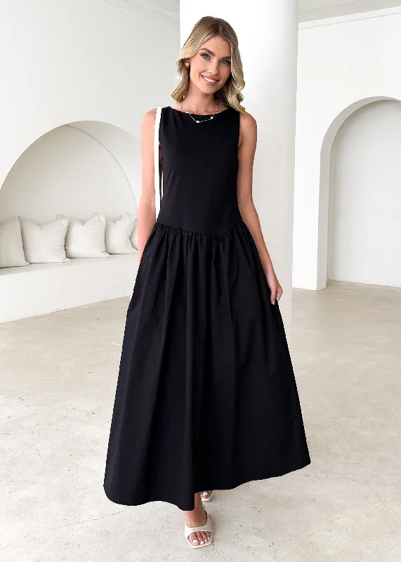 Midi dress for outdoor adventures such as hiking and campingAnnaleise Midi Dress - Black Midi dress for outdoor adventures such as hiking and campingAnnaleise Midi Dress - Black