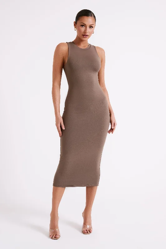 Midi dress for tall women with extra - long lengthsJill Sleeveless Tank Midi Dress - Coco Midi dress for tall women with extra - long lengthsJill Sleeveless Tank Midi Dress - Coco