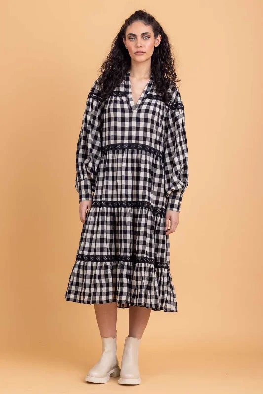 Midi dress for a photoshoot to create a stylish and memorable lookLucy Dress Beige Check Midi dress for a photoshoot to create a stylish and memorable lookLucy Dress Beige Check