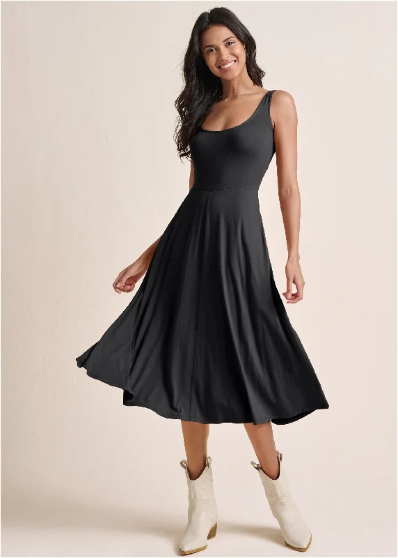 Ruched midi dress for a figure - hugging and flattering fitMidi Dress With Pockets - Black Ruched midi dress for a figure - hugging and flattering fitMidi Dress With Pockets - Black